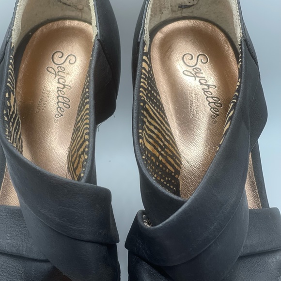 Black platform sandals